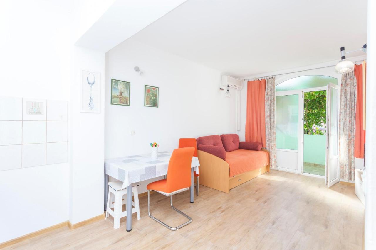 Green Garden Rooms & Apartments Makarska Exterior photo